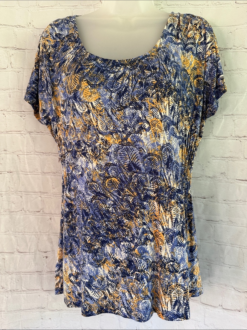Daisy Fuentes Blue & Yellow Printed Scoop Neck Top w/side pleats size m New